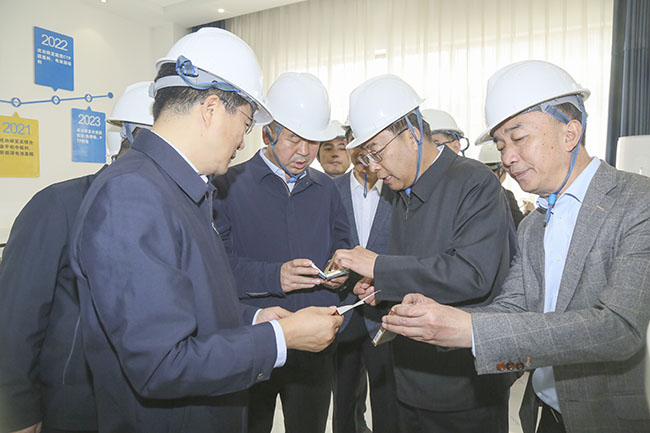 寧夏回族自治區黨委常委、副主席買(mǎi)彥州一行到萬(wàn)基控股集團調研