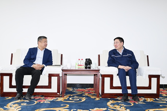 交通銀行洛陽分行黨委書記、行長(zhǎng)齊延兵到萬基控股集團(tuán)調(diào)研